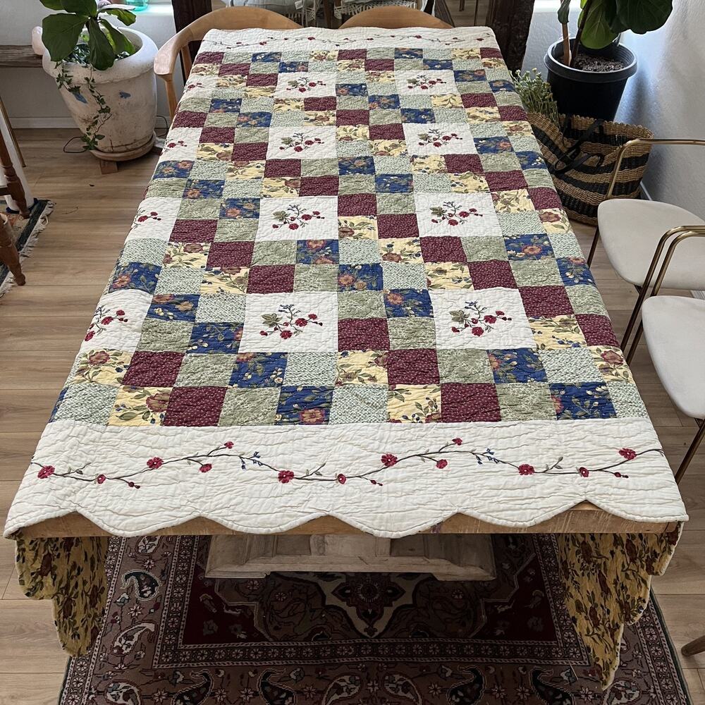 Vintage Quit Hand Quilted Embroidered Floral Patchwork Scallop Trim 84" x 86"